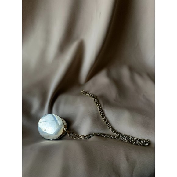 SOLD Maximal Art Vintage Style Betsy Ross American Flag Painting Locket - Picture 5 of 5